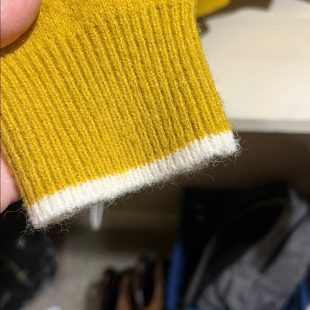 Sunday Sweater - Picture 4 of 4